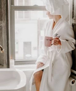 Sweet Water Decor HOME + KITCHEN Pink Eyelashes Gold Coffee Mug