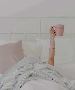 Sweet Water Decor HOME + KITCHEN Pink Eyelashes Gold Coffee Mug