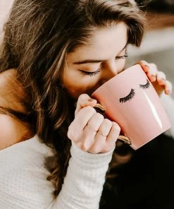 Sweet Water Decor HOME + KITCHEN Pink Eyelashes Gold Coffee Mug